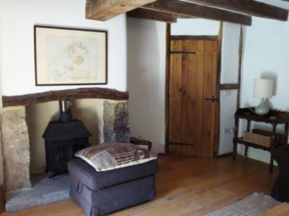 self-catering-sleeps-6-dartmoor-giles-cottage-sitting3