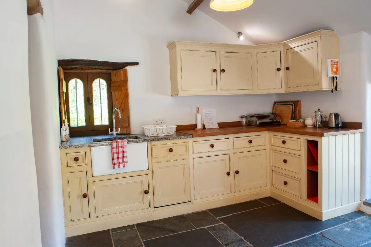 Giles kitchen - self-catering holiday cottage Dartmoor