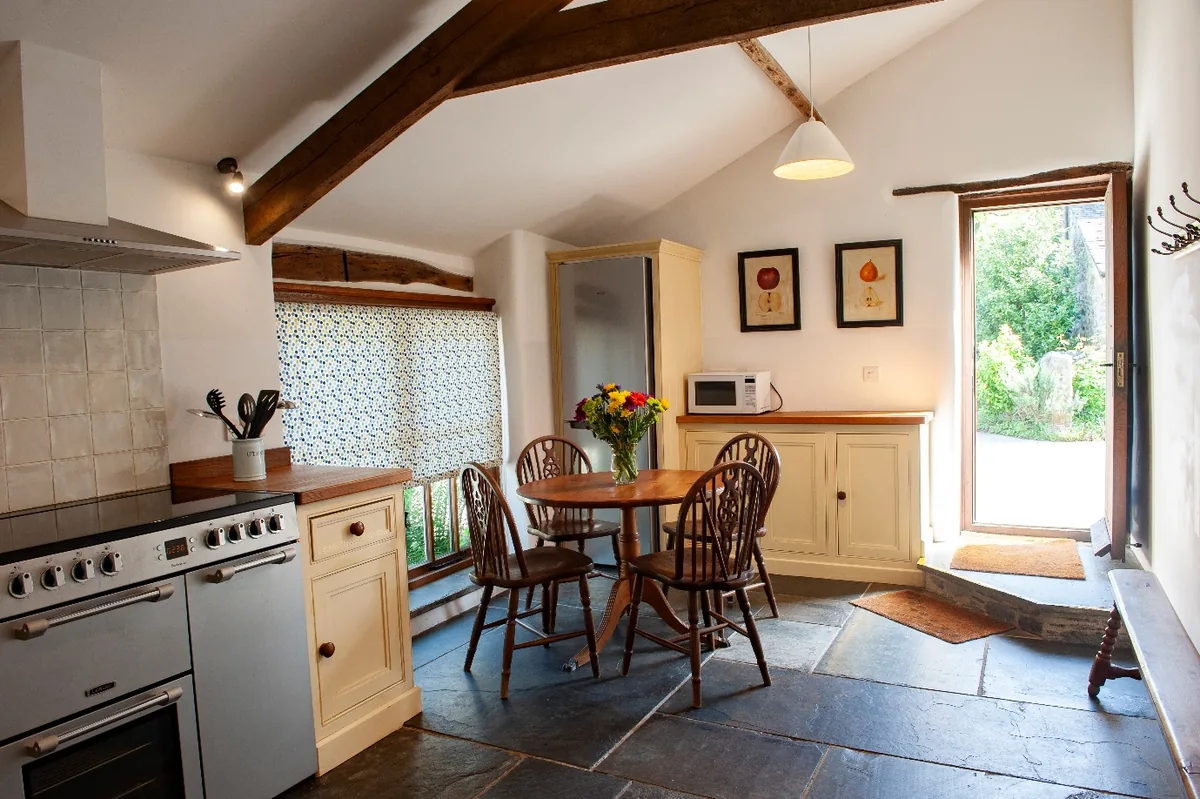 Dining table Giles - self-catering holiday cottage Dartmoor