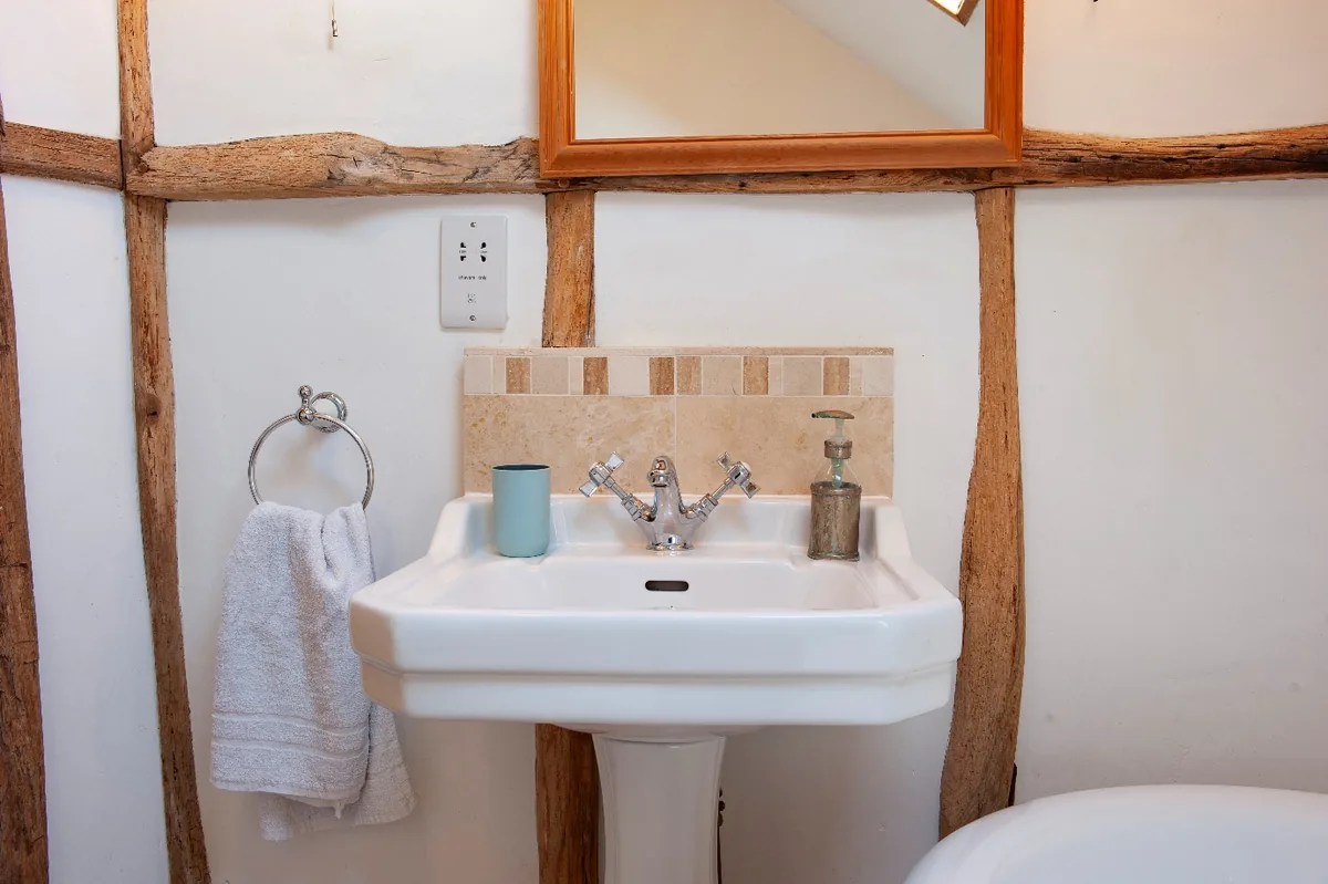 Bathroom Giles - self-catering holiday cottage Dartmoor